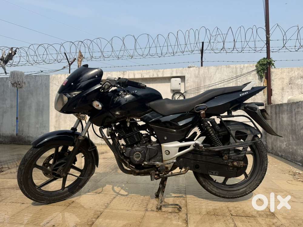 Bajaj Pulsar 150 (2011) model , black ,