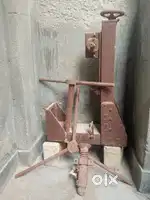 Manual hand molding machine