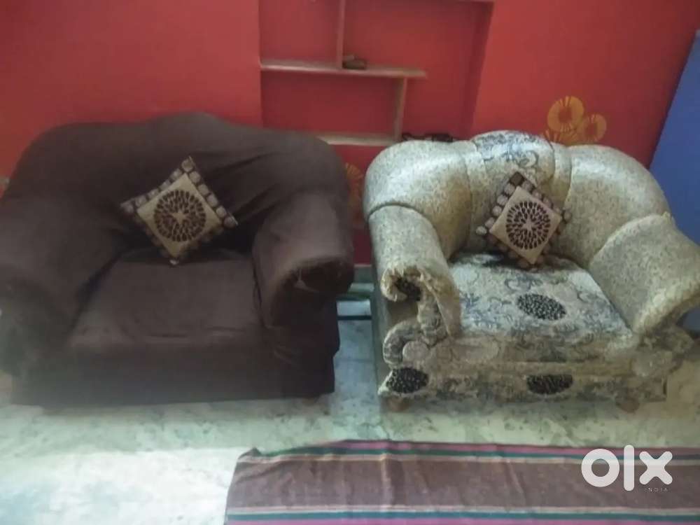 Colour टीवी  + table + 5 stter royal सोफ अर्जेंट sale A one condition