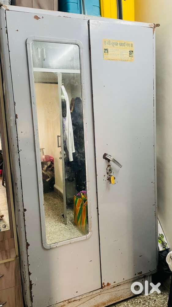 Iron wardrobe for urgent sale