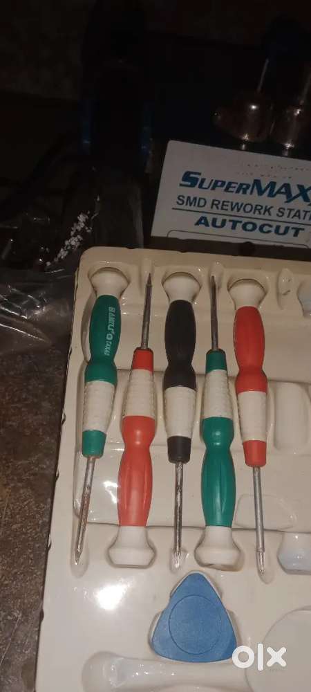 Mobile repairing tools display repair machine