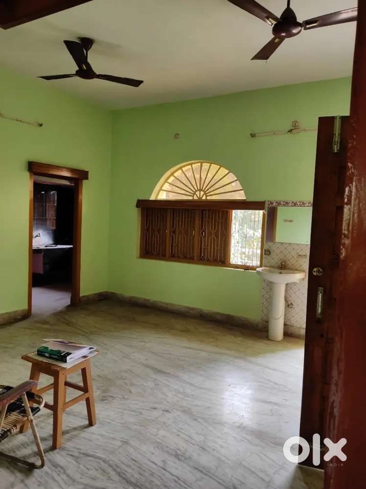 Highly ventilated,spacious,newly painted rooms with sceneric balcony