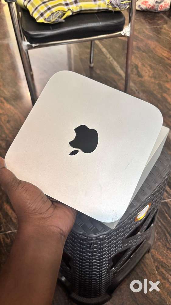 Monitor and Mac mini M1