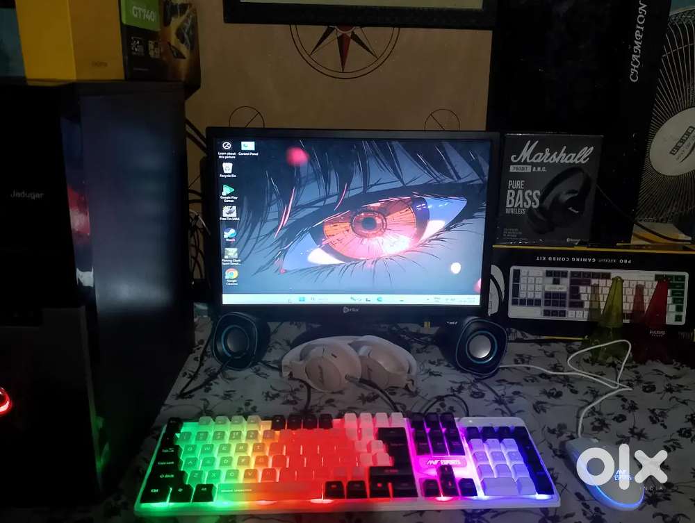 Pc I7 3rd gen 8 gb ram 240 SSD RGB keyboard mouse