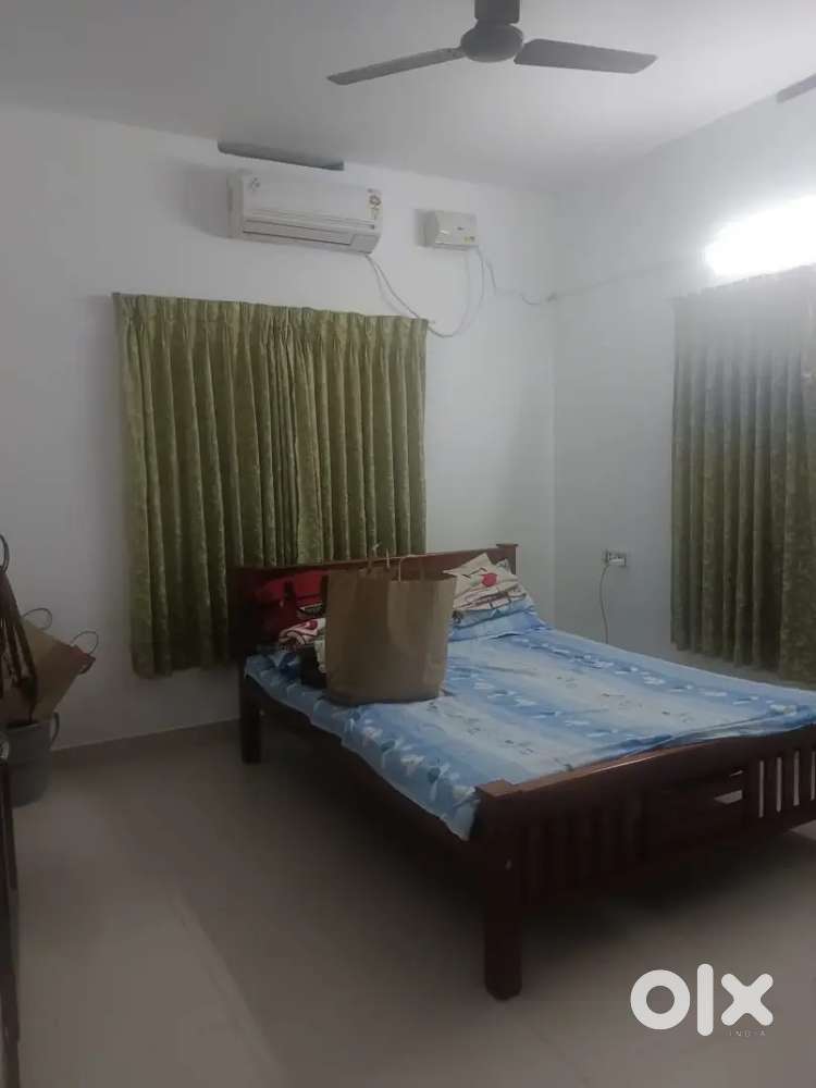 Rental 1 bhk furnished floor for 4 bachelors 70m away from Kaloor