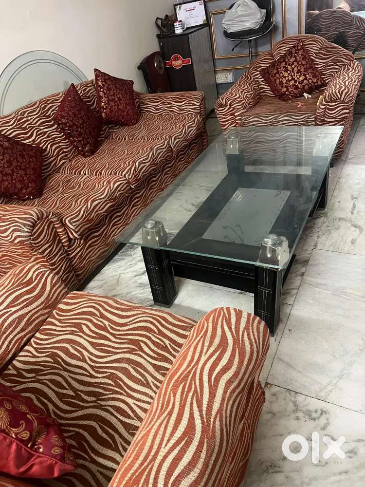 Sofa set and table