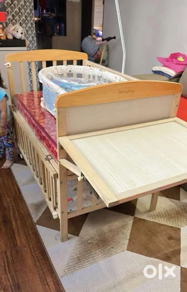 Babyhug convertible crib