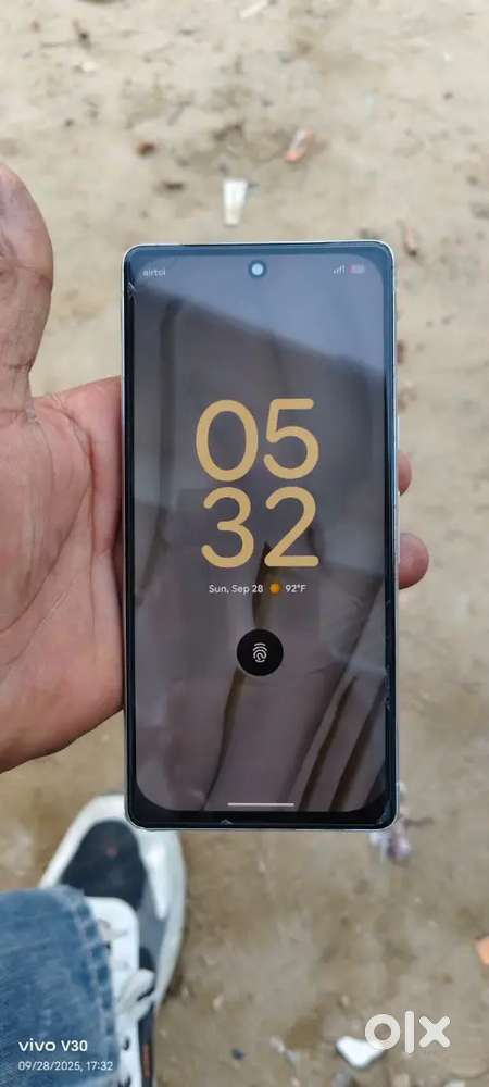 Google pixel 7 back panel crack