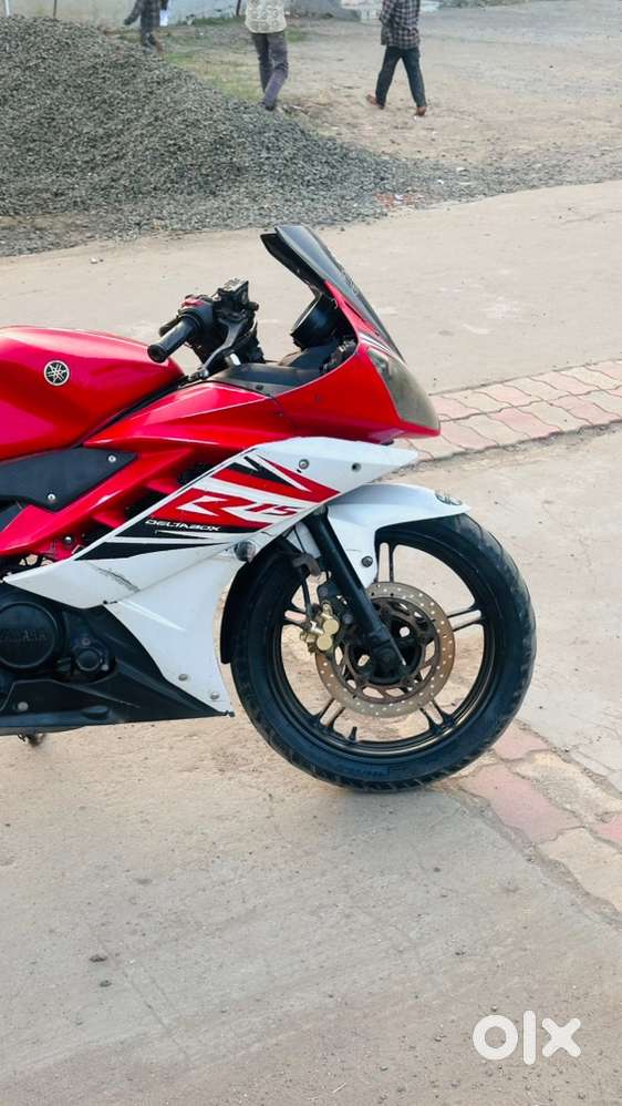 YAMAHA R15 V2