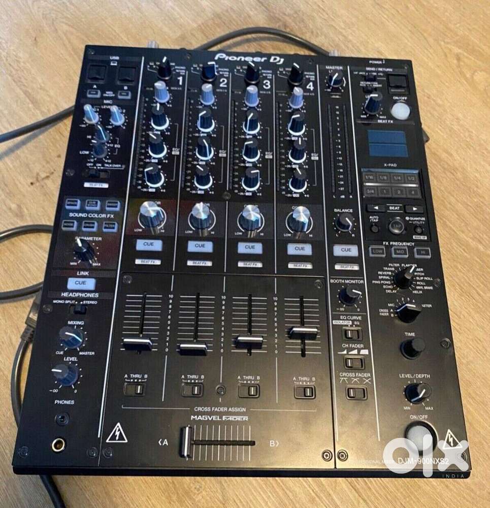 Lightly Used Pioneer DJ DJM-900NXS2