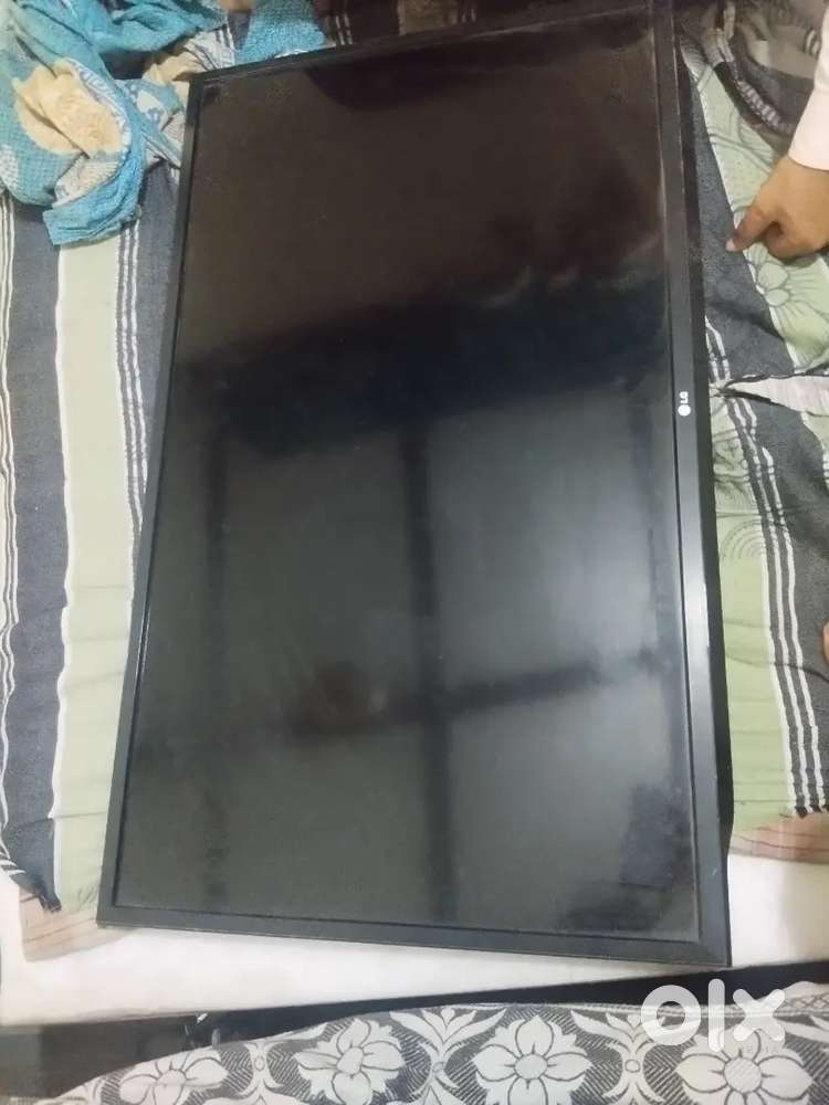 LG 42″ LED TV – Model 42LW5400 (TA) – Manufactured December 2011.