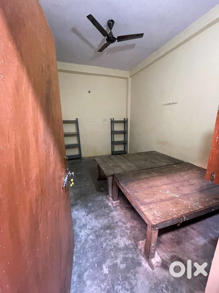 Room on Rent for Girls near Pahelwan lassi