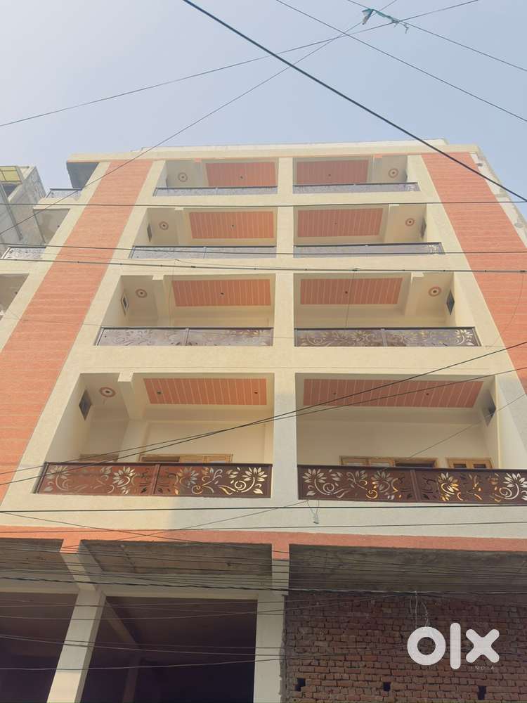 FLAT FOR SALE NEAR AMIR NISHAN