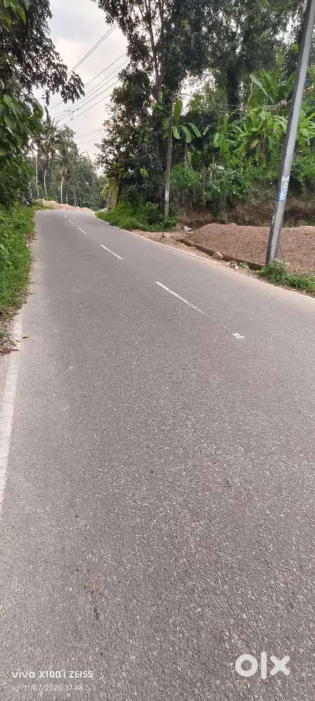 40 cent plot with or without poultry farm(4000 hen capacity)