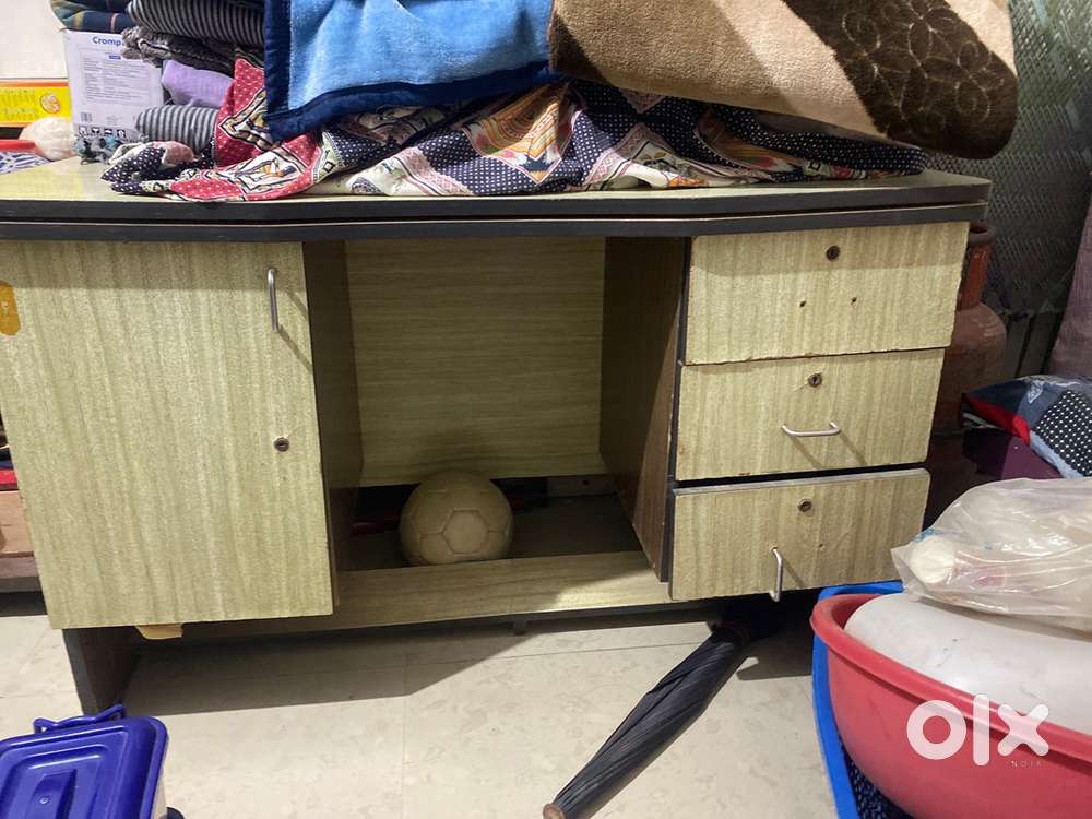 Computer table
