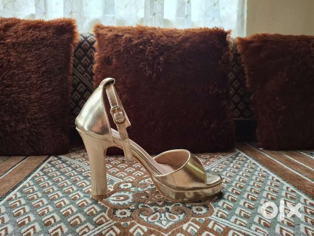 Women cat walk heels