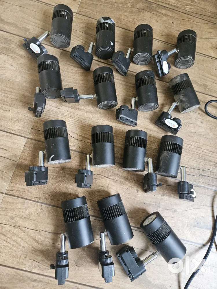 Track lights/focus lights/spot lights- 15 & zeb speaker