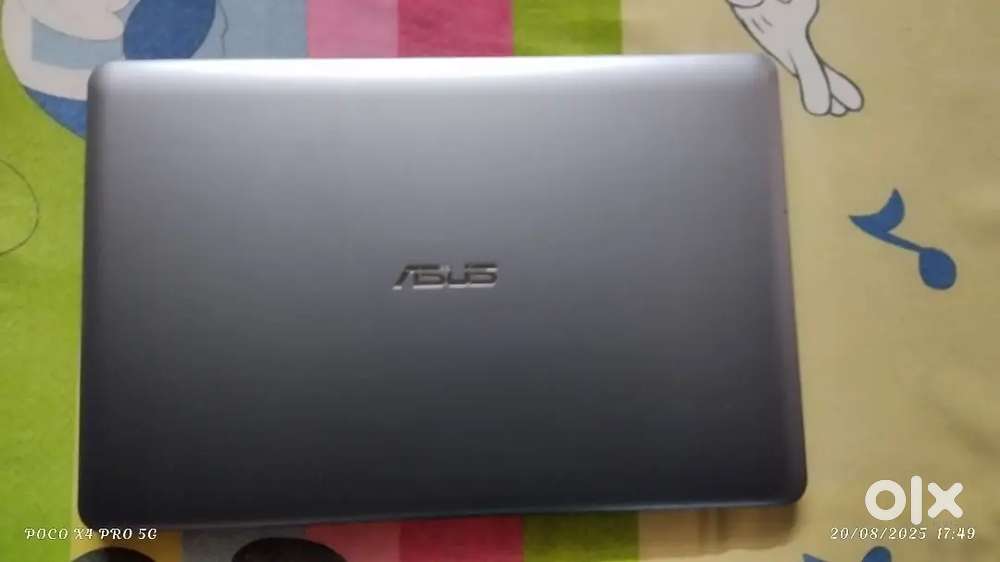 Asus Vivobook laptop