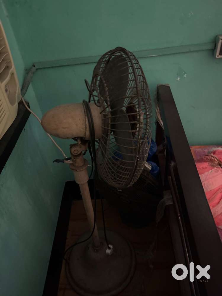 Table stand fan