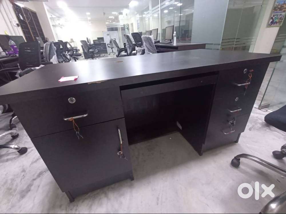 Very Rarely Used Office Furniture in Excellent Condition.