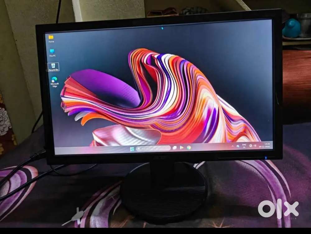 Compact HP tiny PC with 19th Acer monitor in perfect condition