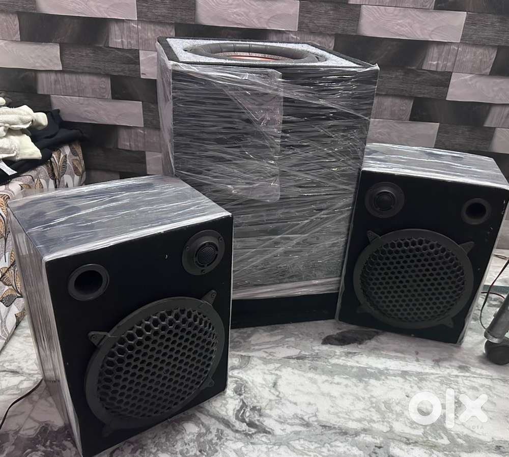 Two speaker and one woofer