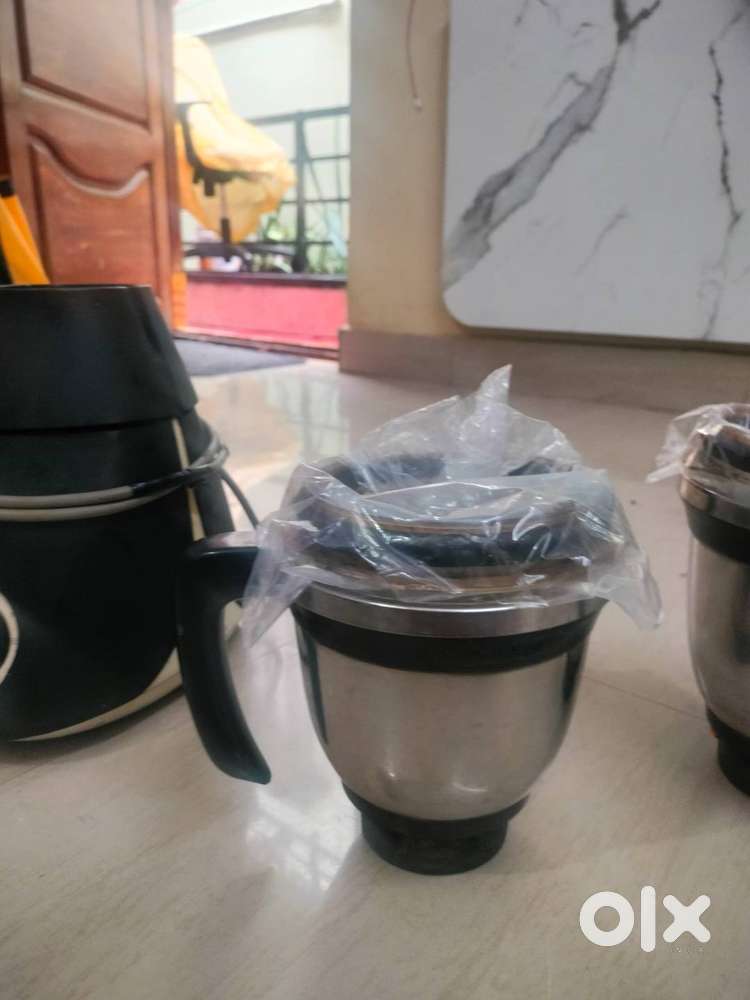 Butterfly mixer with 3 jars