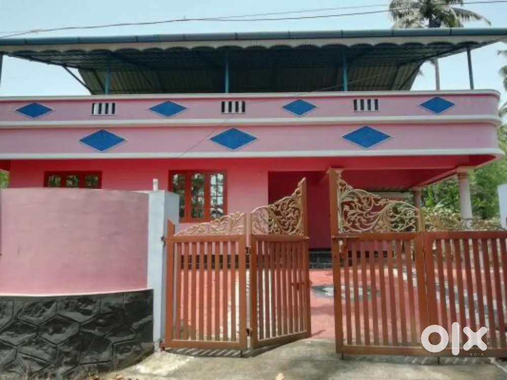 HOUSE FOR SALE AT IRUNJALAKUDA