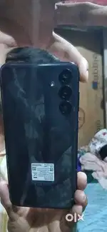 1 month old phone hai bill box sab available hai jisko lena hai mes kr