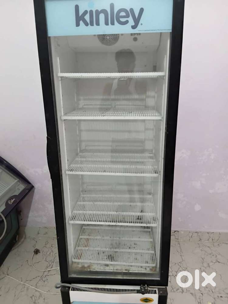 Single Door Display Fridge in Excellent Condition – Perfect for Shop