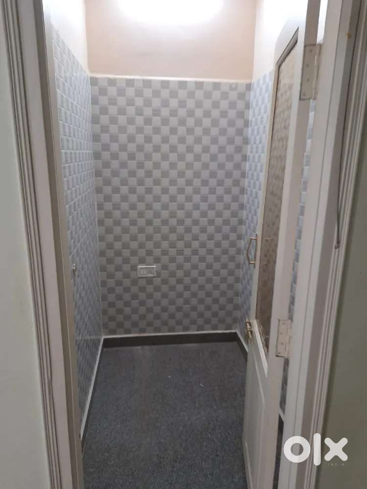 Independent home with Bore facility - preferably Vegetarians