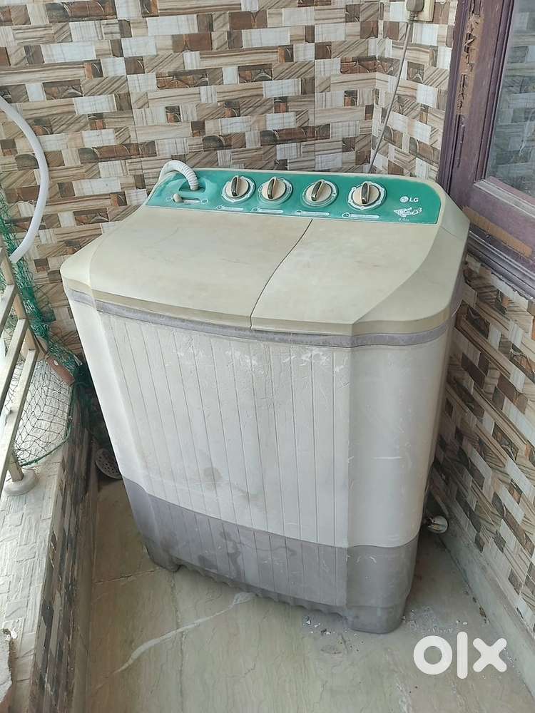 Semi-automatic LG washing machine