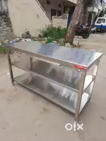Stainless steel work table (Brand-New) condition For Sale