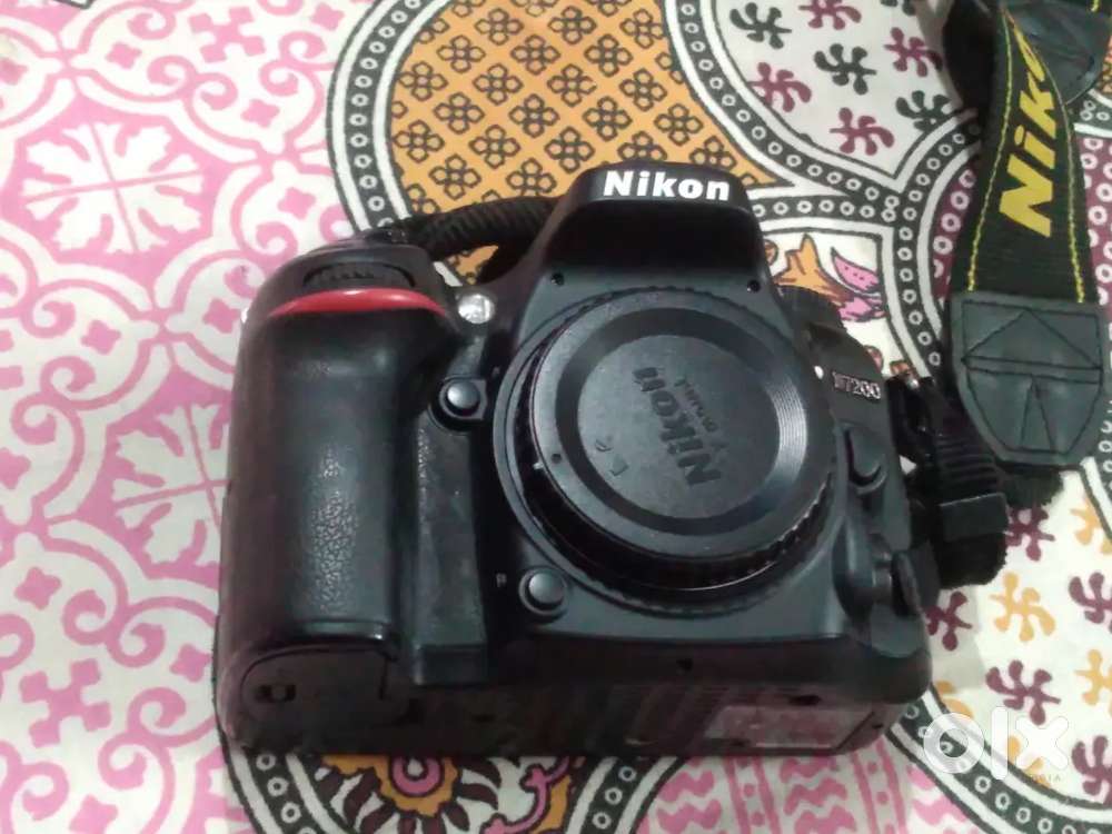 Boday Nikon D7200 and Lens nikon 200-500 . Free drycabinet ,2 card