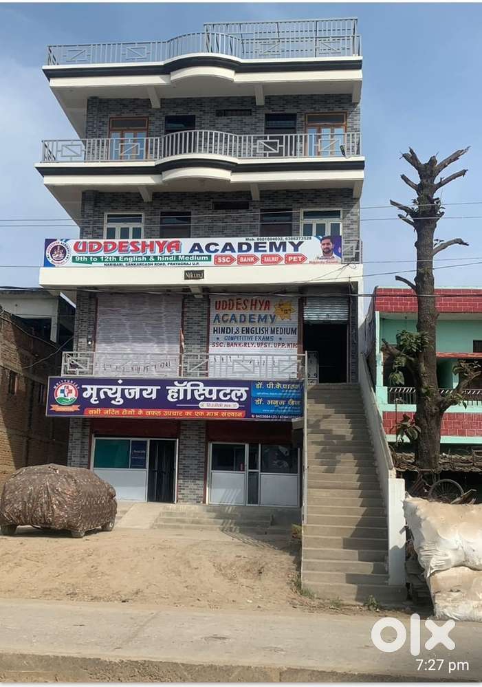 4 story independent buidling having mixed uses