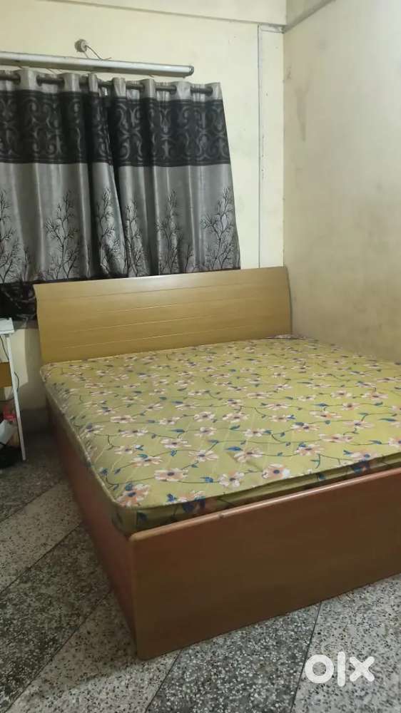 engenired wood bed