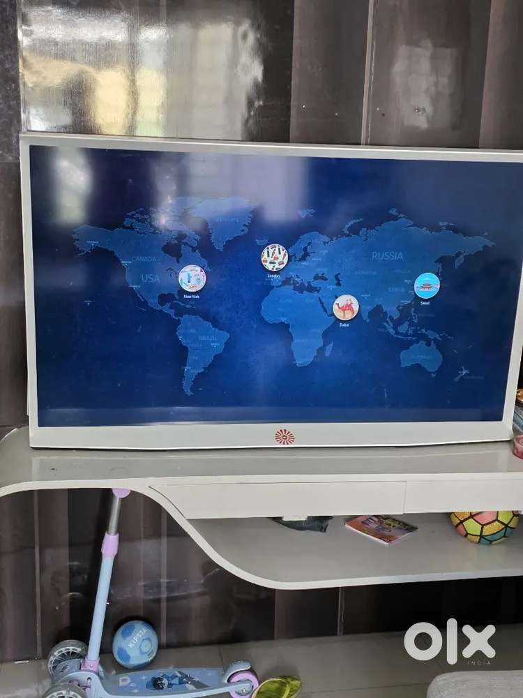 Samsung Serif 55 4K Smart TV Designer Edition in Excellent Condition