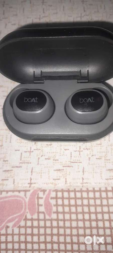 BOAT EARBUDS