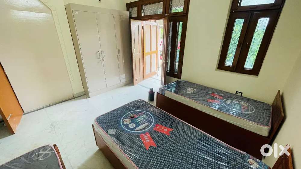 Luxurious Girls PG in Alpha 2, Greater Noida Spacious &Furnished!