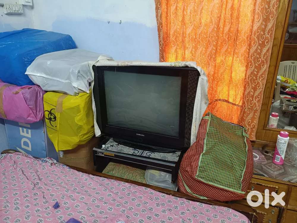 Hi I'm selling my monitor tv because not in used tv is working