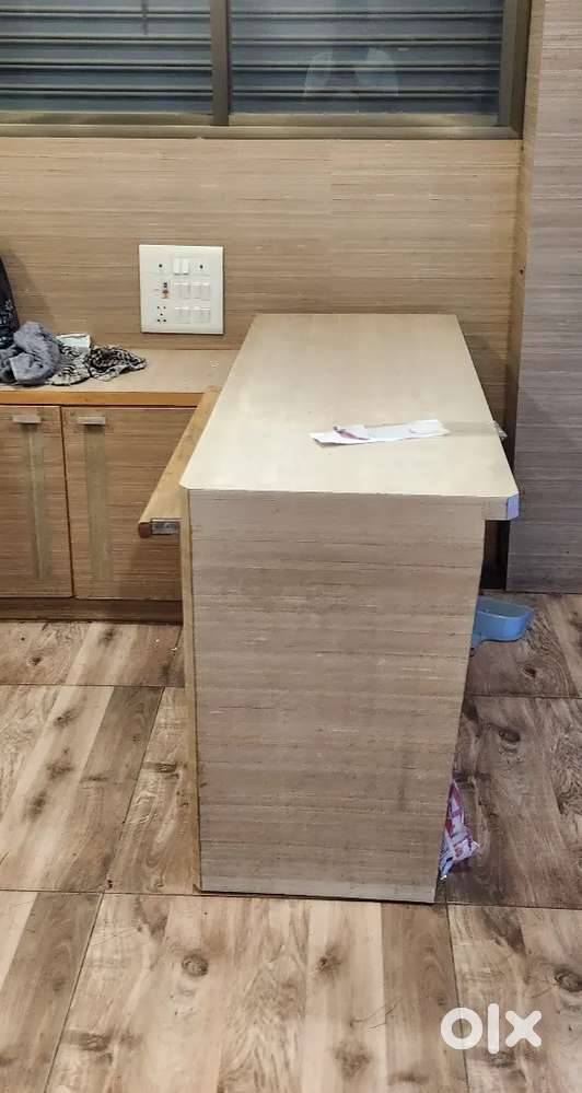 Office showroom furniture selling, all furniture.