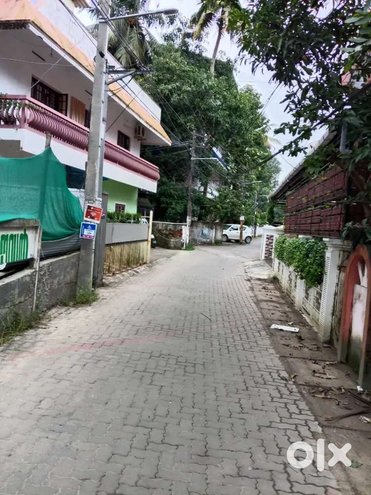 PLOT SALE NEAR LULUMALL