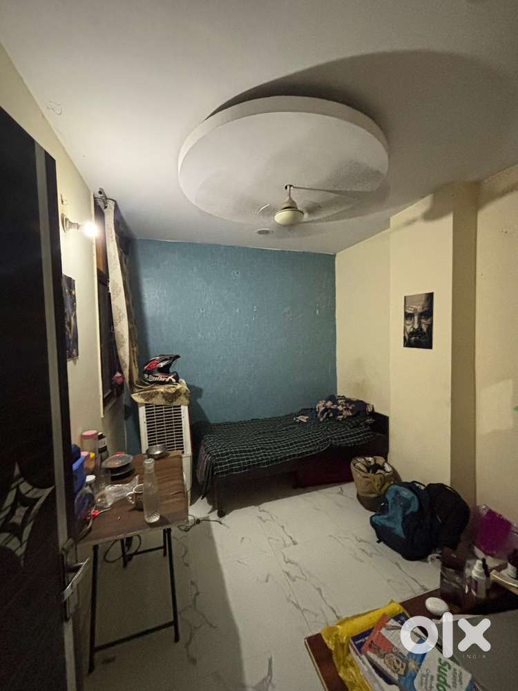 Fully furnished 1 room and washroom available in 3bhk flat