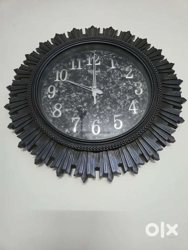 Stylish wall clock 18 inch diameter