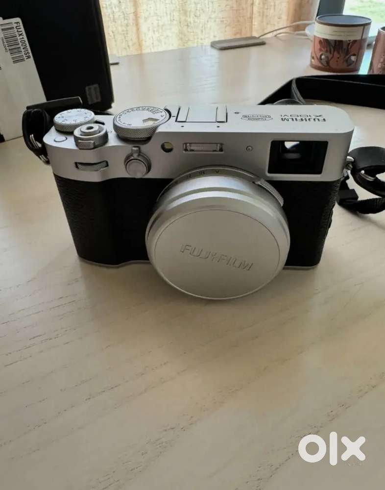 Fujifilm X100VI Silver Digital Camera Used Minty condition