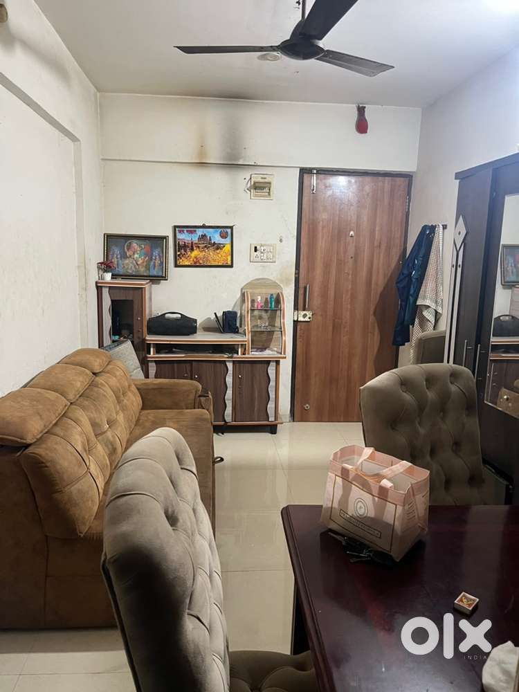 Need female roommates request