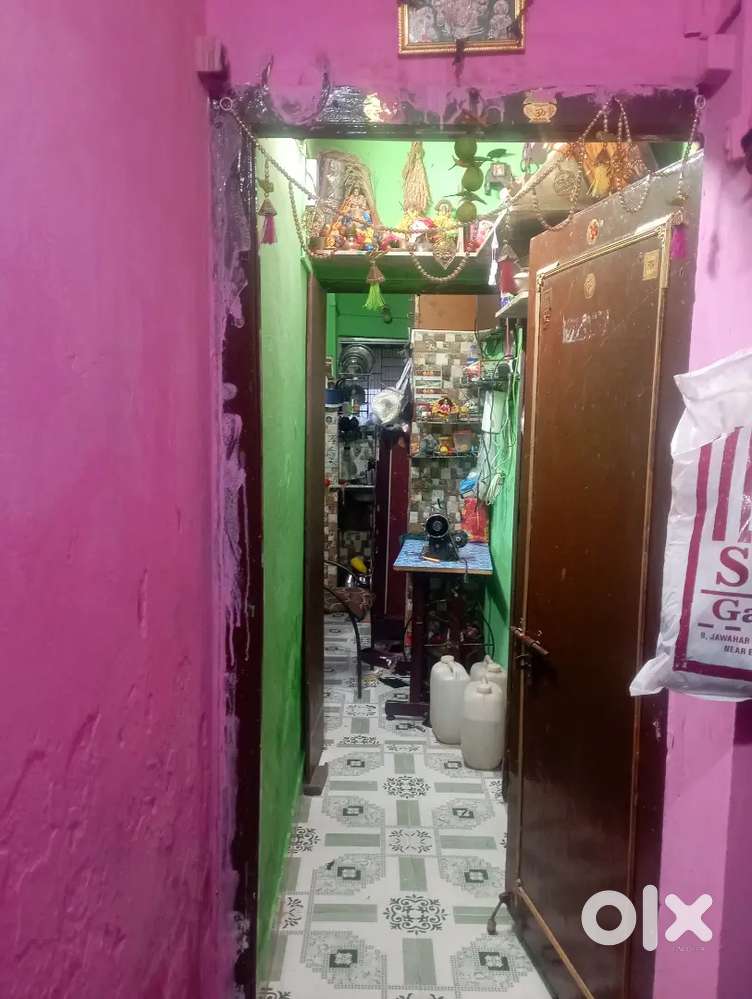 Good condition falts, 1 room kichen attach , 1 bathroom other space