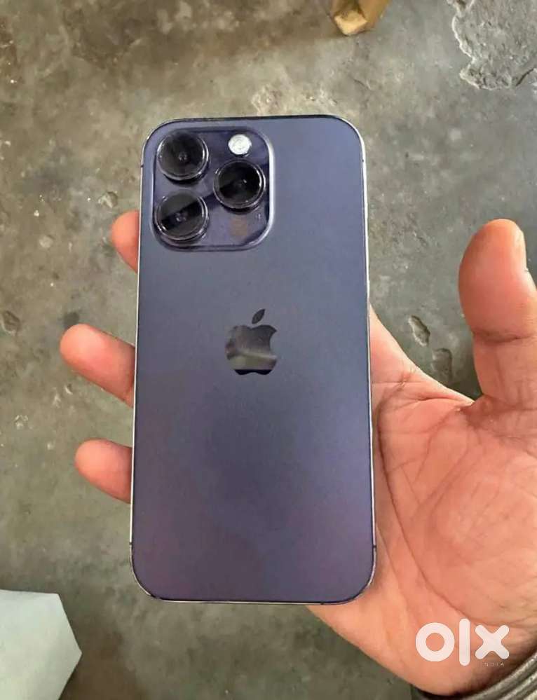 Apple  iphone 14 pro model only 4 month old with bill box warranty