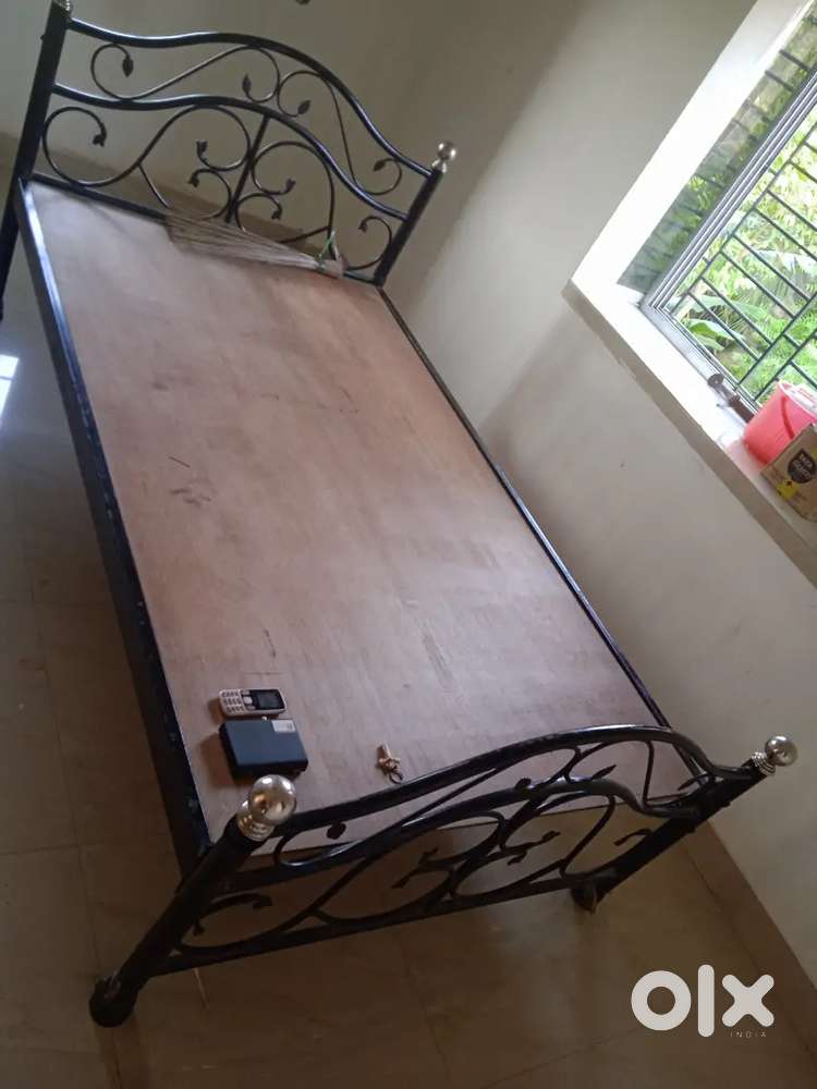 Iron bed 5 by 6ft 2 years old