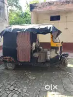 Petrol rikshaw and all parts are original chalu condition hai auto